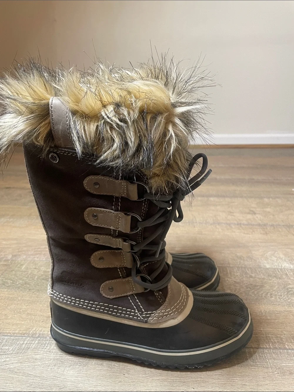 Sorel Joan Women’s Faux Fur Trim Winter Snow Boots in Brown and Black Size 7